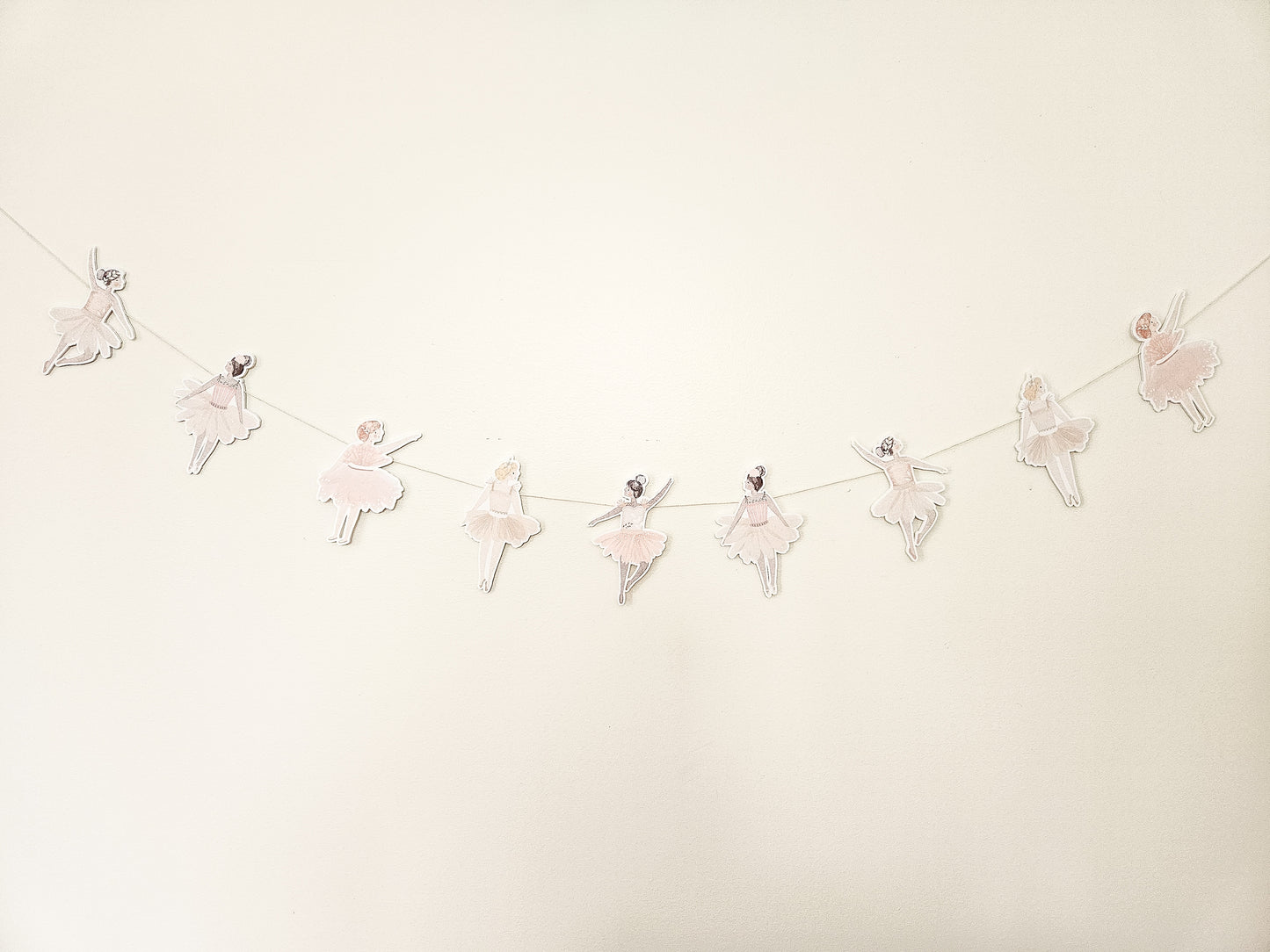 Decorative garland / Ballerina