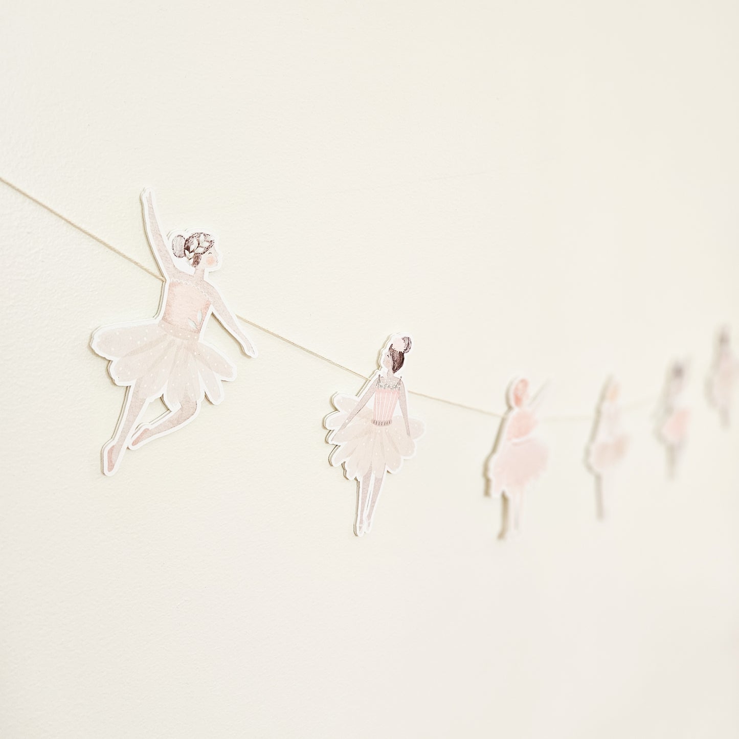 Decorative garland / Ballerina