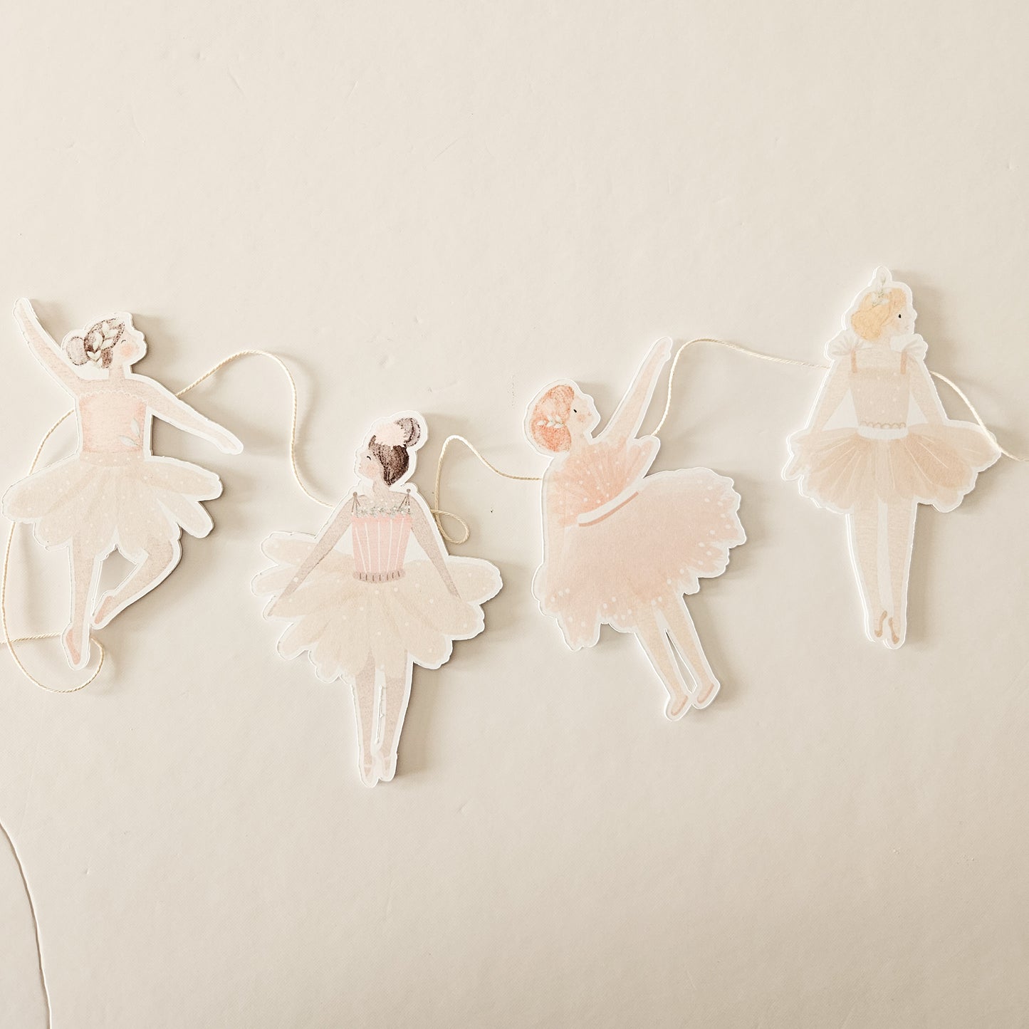 Decorative garland / Ballerina