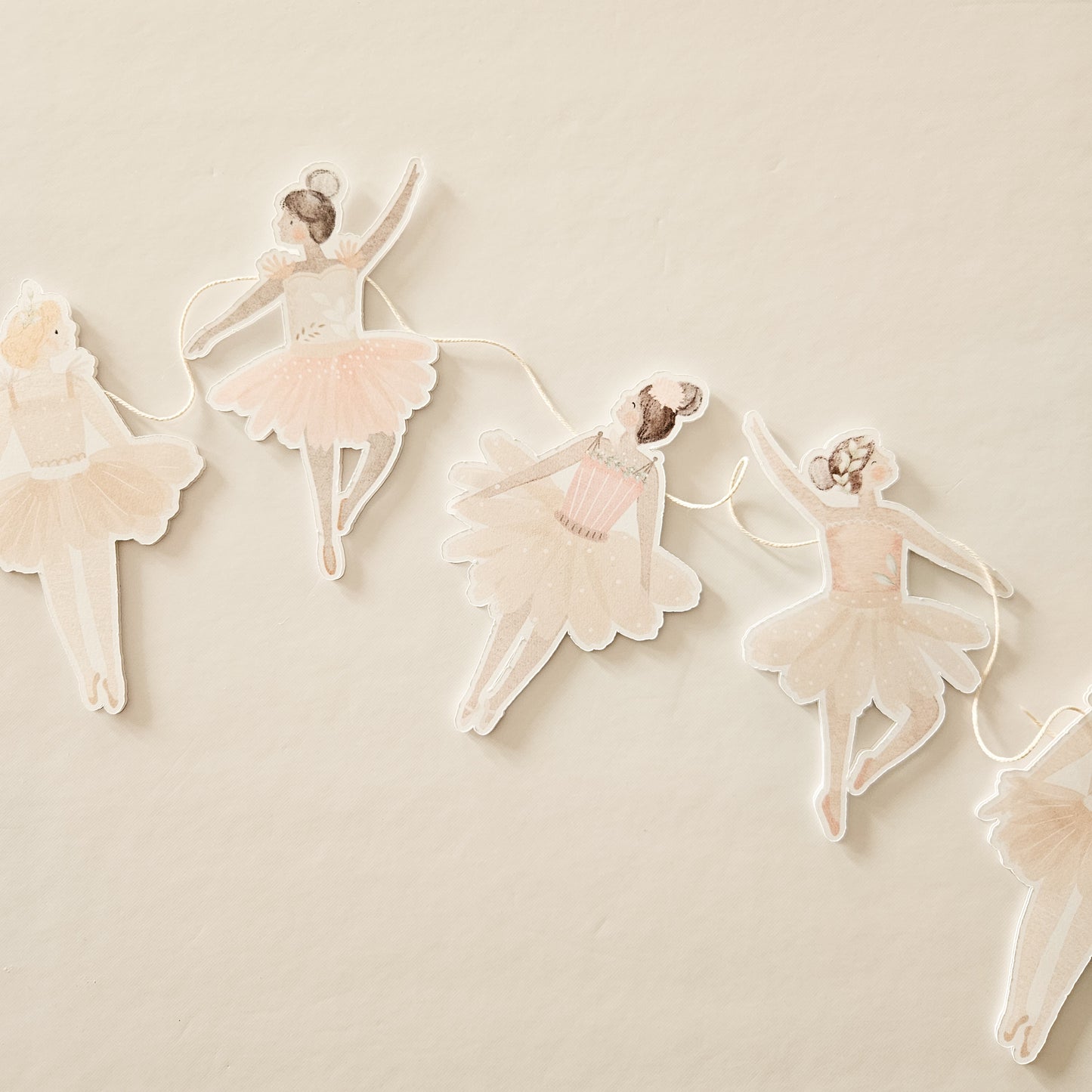 Decorative garland / Ballerina