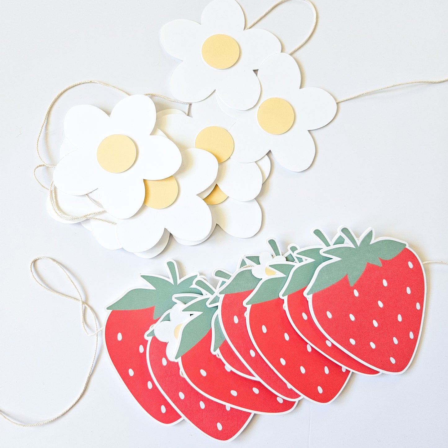 Set of 2 decorative garlands Flowers &amp; Strawberries / Strawberries