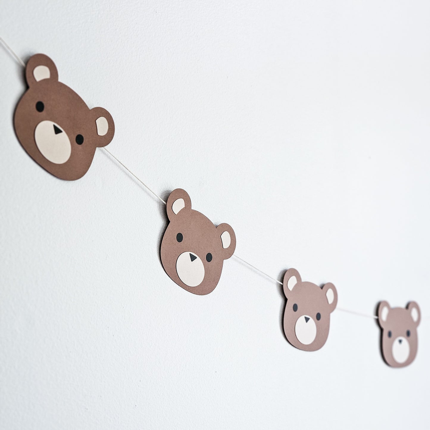 Decorative garland / cute bears