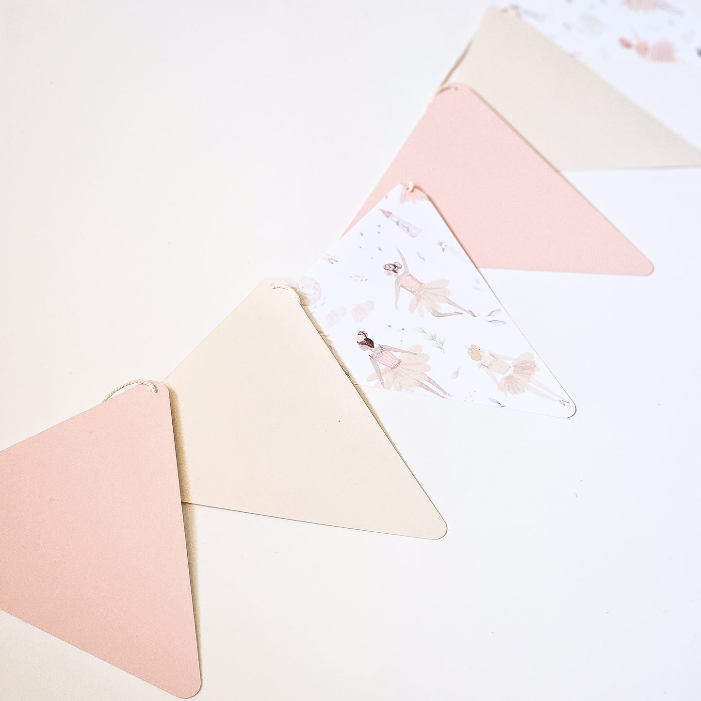 Pennant garland / Ballerina