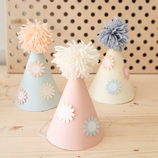 Set of 3 flower party hats / The farm