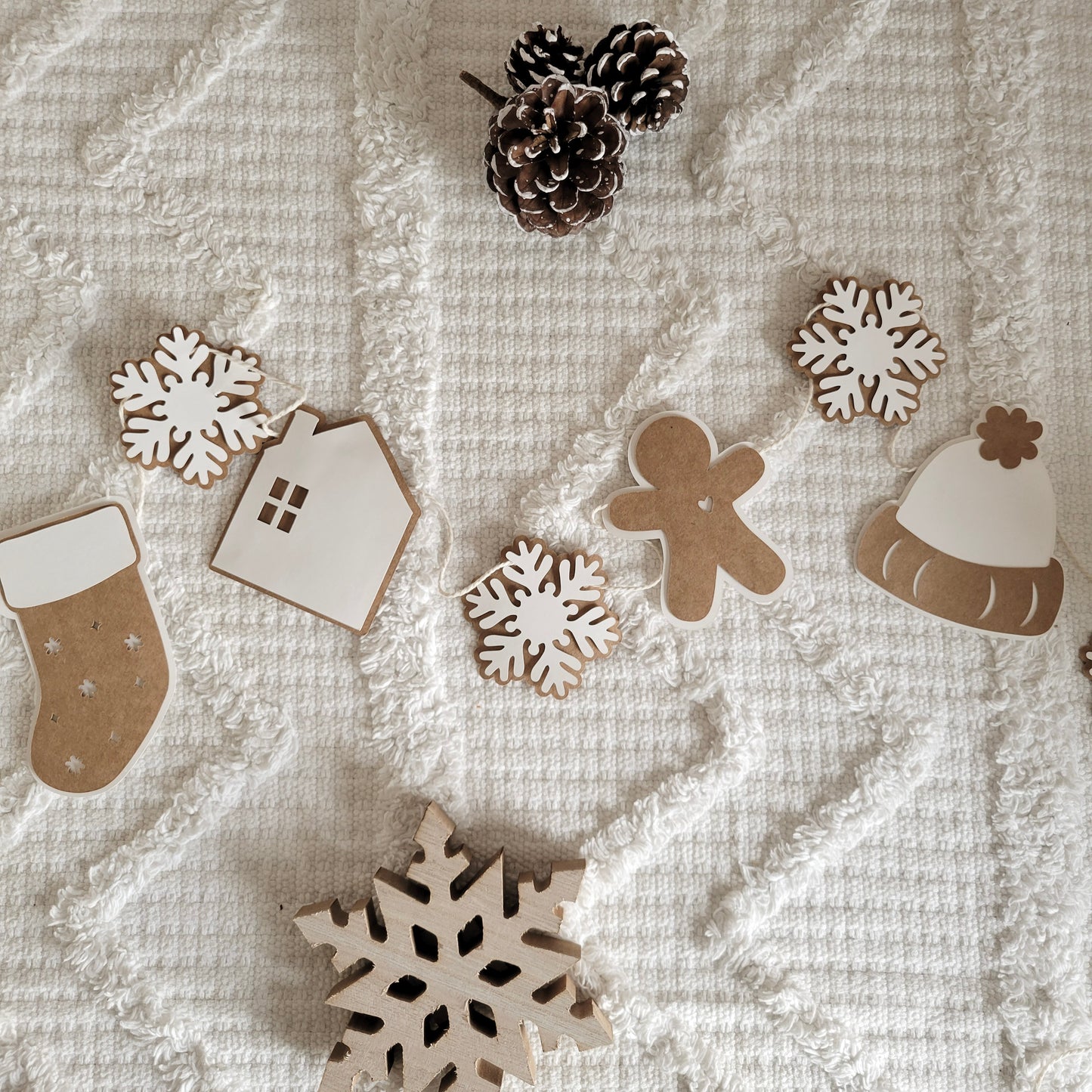 Decorative garland ''It's winter'' / Kraft