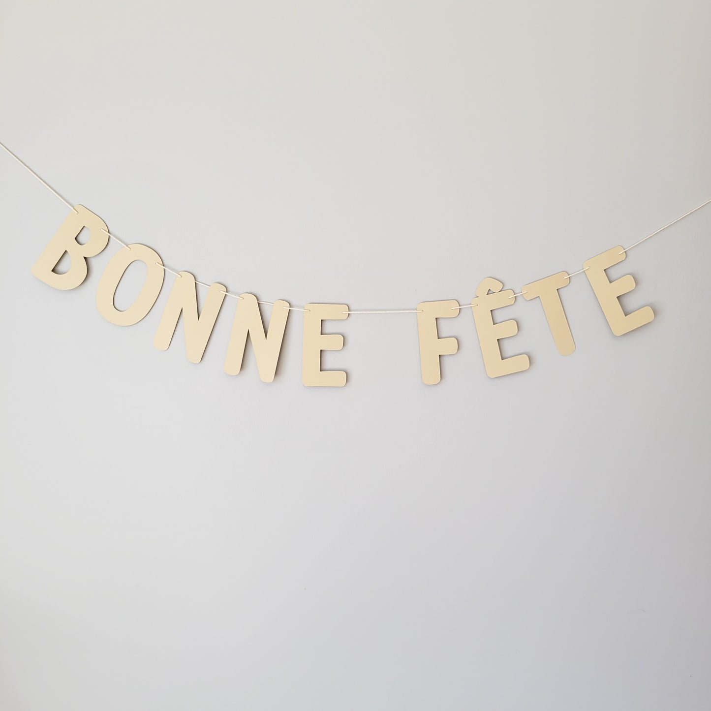 Banderole de lettres Bonne Fête / Sable