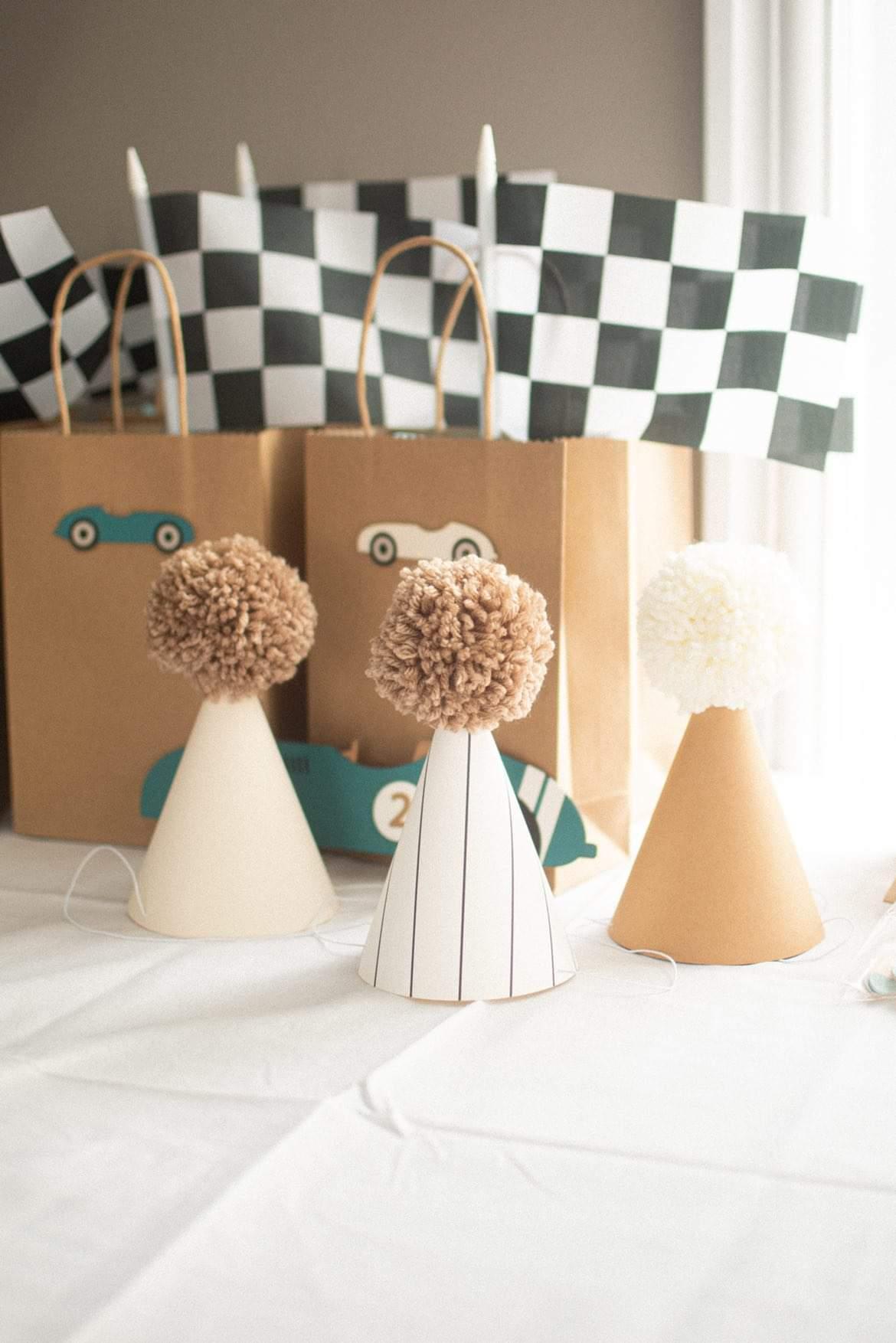 Ensemble 3 chapeaux / Voitures